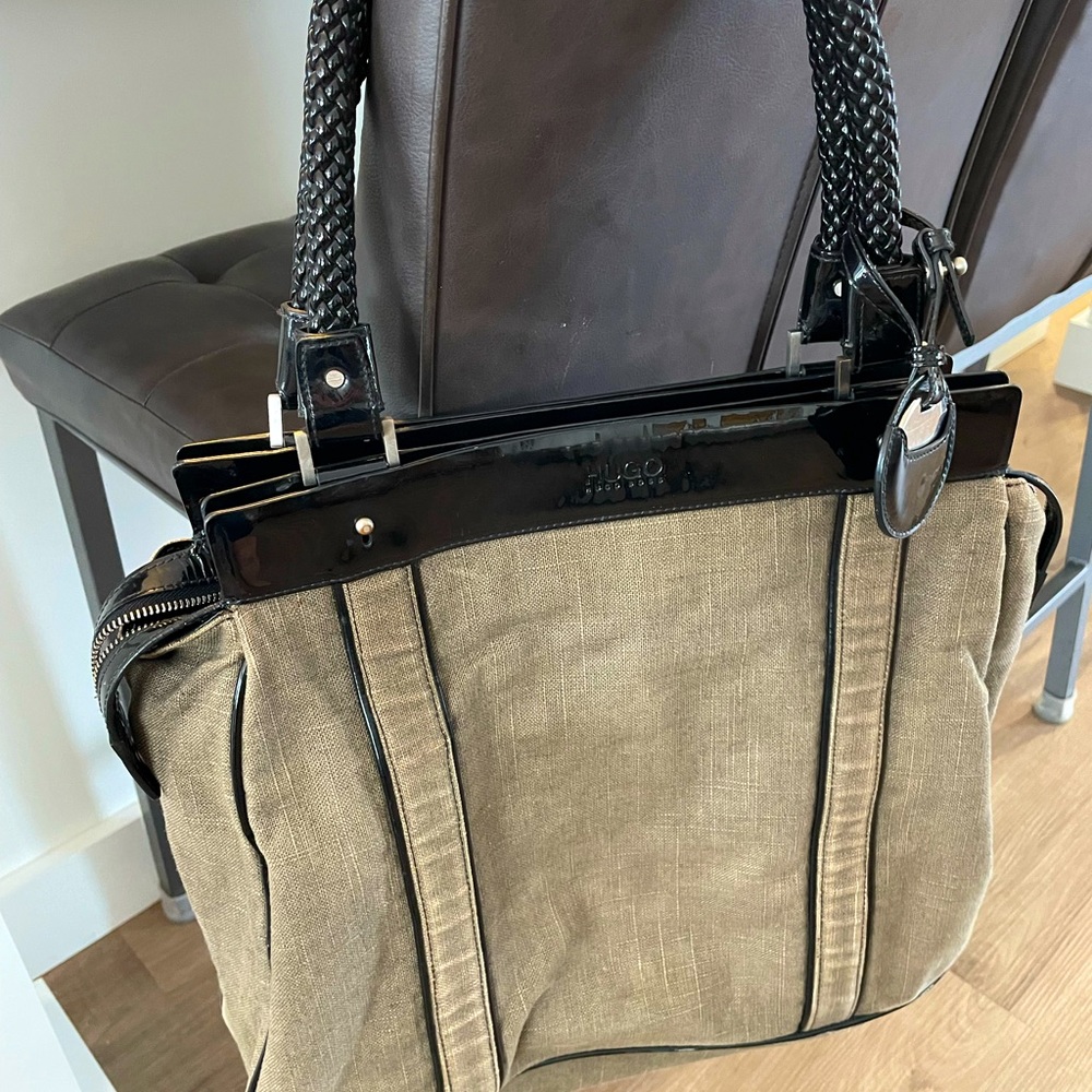 Hugo Boss canvas and patent leather zippered carry purse